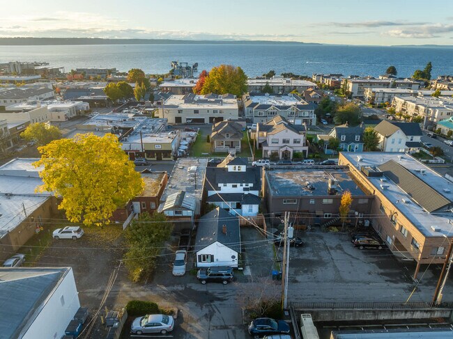 Building Photo - 116 4th Ave N