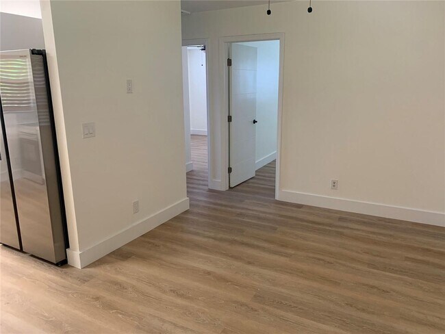 Building Photo - 2889 SW 19th Pl