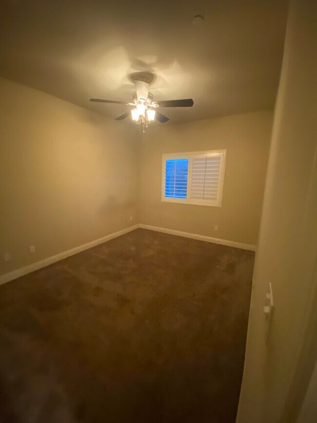 Building Photo - Move into Northwest Hanford and relax in your spa!