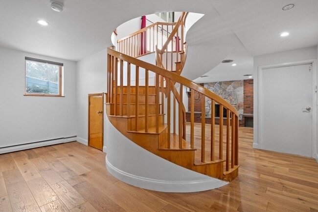 Building Photo - 330 Cambridge St