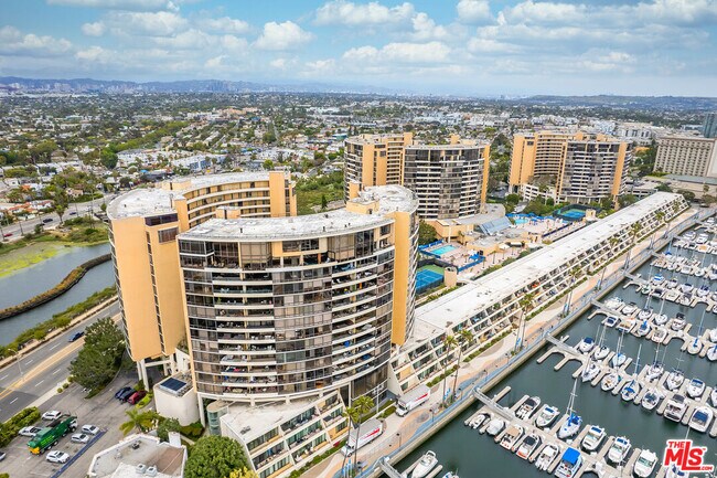 Building Photo - 4265 Marina City Dr
