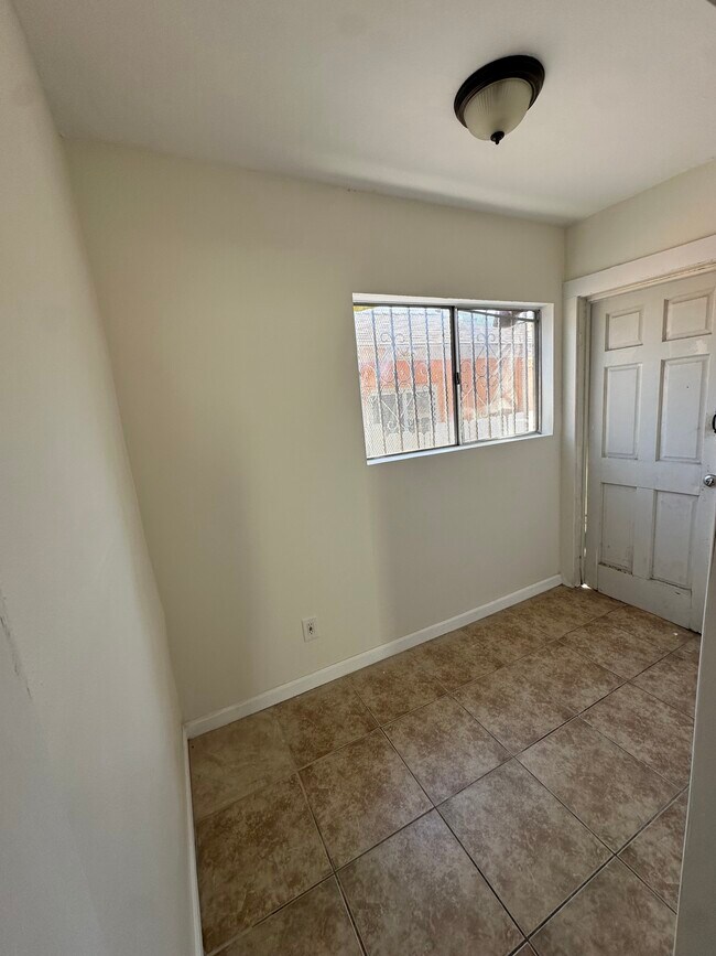 Building Photo - 624 W 49th St