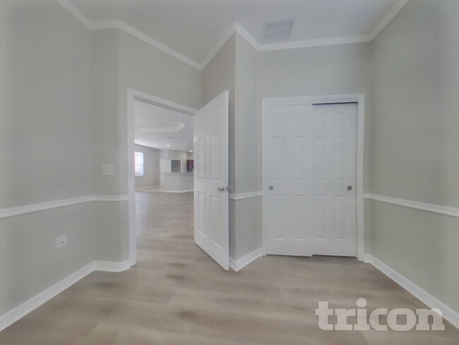 Building Photo - 3089 Tishman Ave