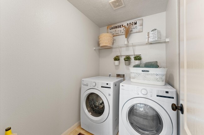 Building Photo - 19251 Hopeview Ct