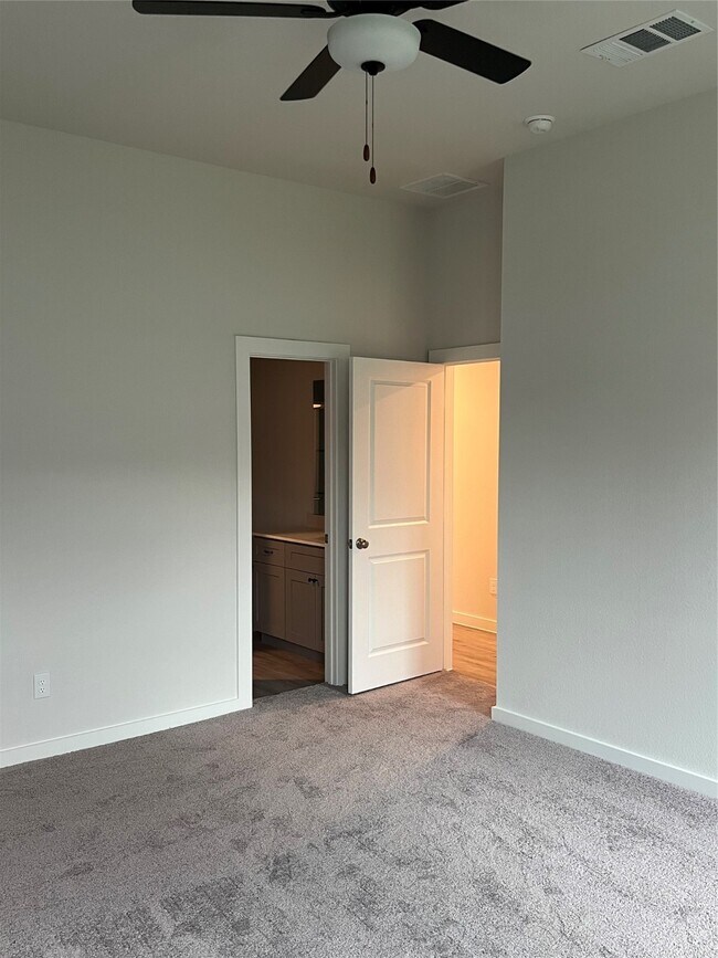 Building Photo - 885 Rd 5102
