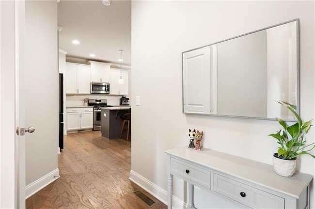 Building Photo - 1603 Glenivy