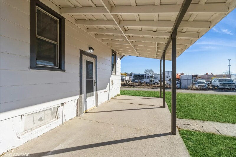 Building Photo - 1921 Logan Ave