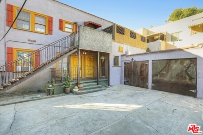 Primary Photo - 1159 N Fuller Ave