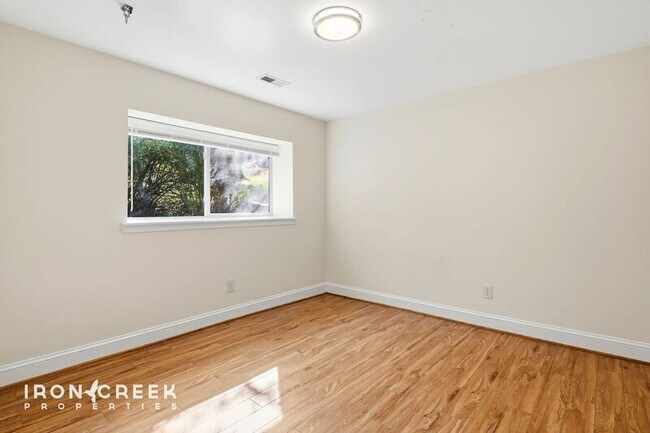 Building Photo - 25 Hazzard St