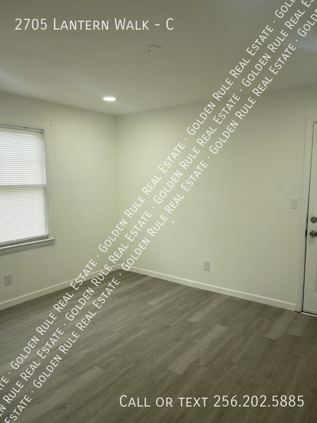 Building Photo - 2705 Lantern Walk SE