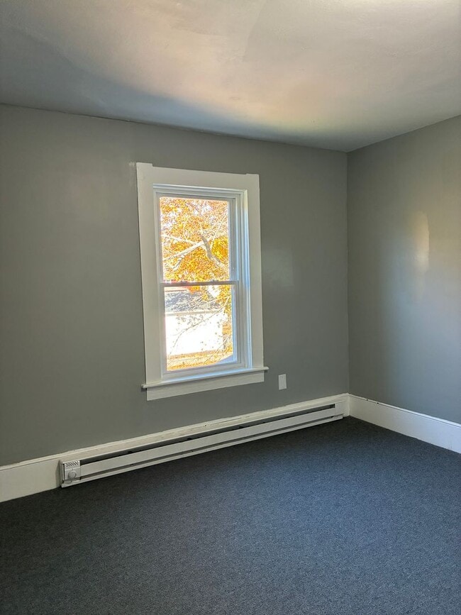 Building Photo - Fresh and updated 4 bedroom for immediate ...