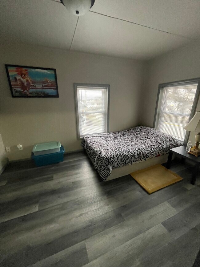 Building Photo - 324 Wilson St