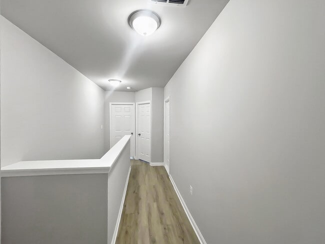 Building Photo - 1572 Carswell St