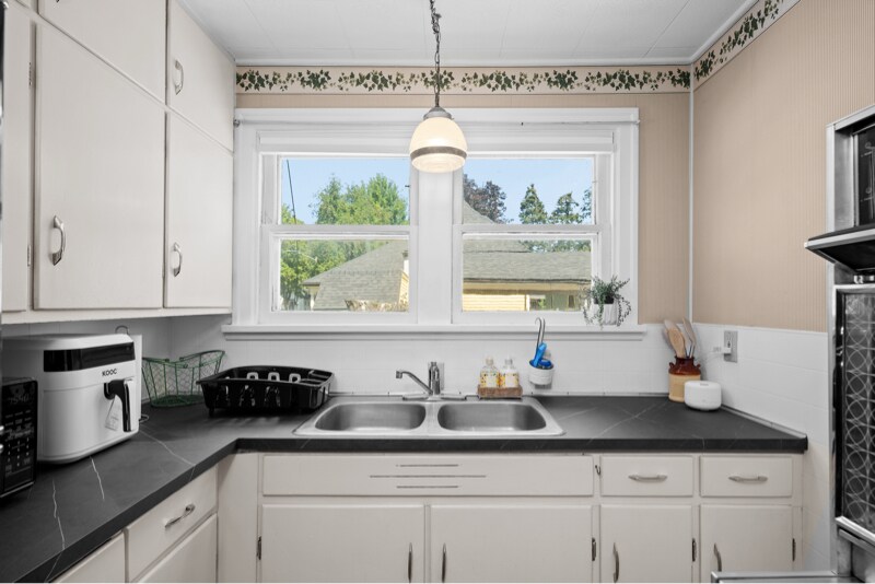 Building Photo - 208 N 8th St