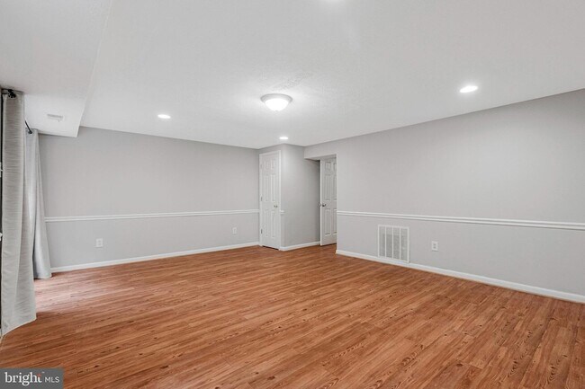 Building Photo - 6401 Old Scotts Ct