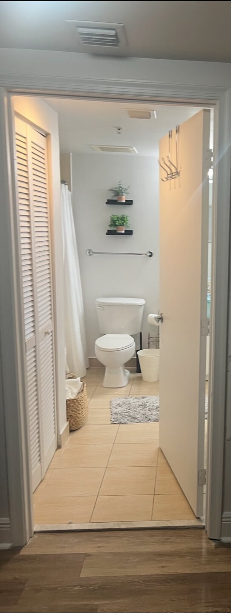 Building Photo - 1750 N Bayshore Dr