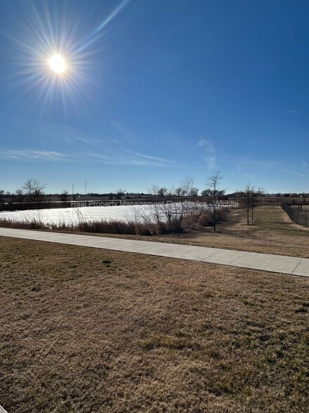 Building Photo - 1736 E Decarsky Ct