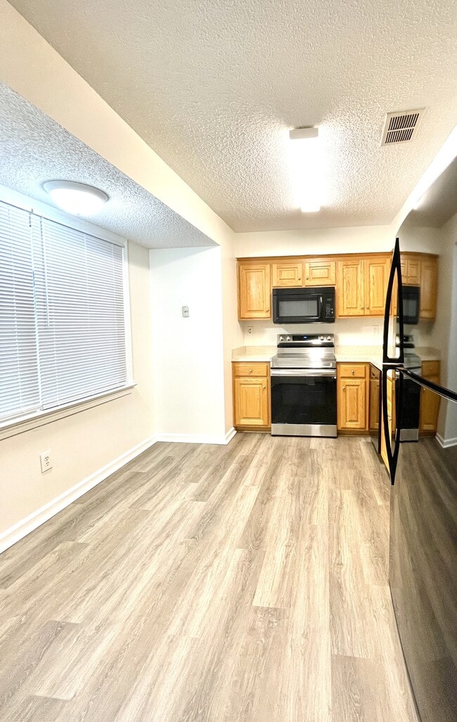 Building Photo - 1300 Debbs Ln