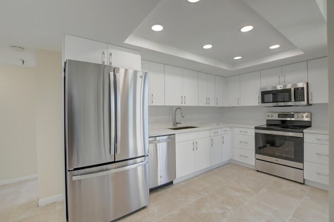 Building Photo - 6797 Willow Wood Dr