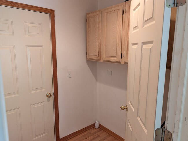 Building Photo - 843 E Princeton Cir