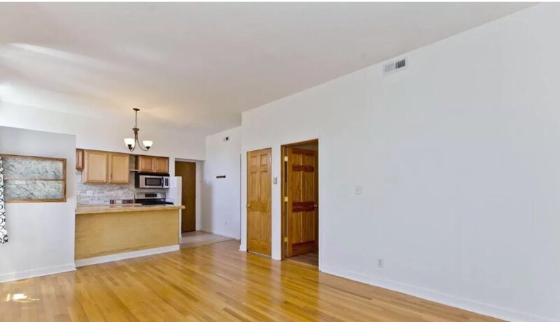 Building Photo - 1368 W Evergreen Ave