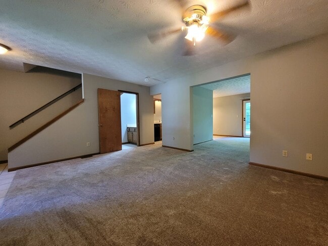 Building Photo - 3 Bedroom, 2.5 Bath Townhouse in Beavercreek!