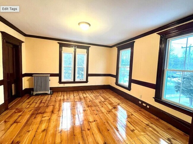 Building Photo - 53 Messer St