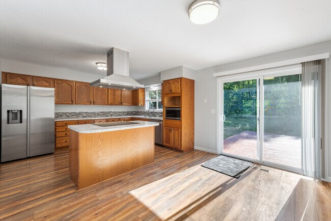 Building Photo - BEAUTIFUL UPDATED RAMBLER WITH LARGE GARGE