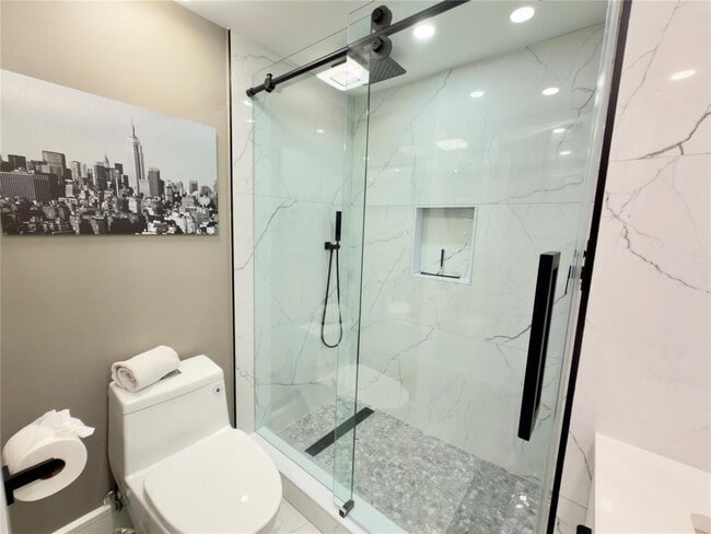 Building Photo - 800 SE 20th Ave