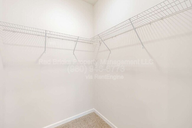 Building Photo - 317 Planters Trace Ln