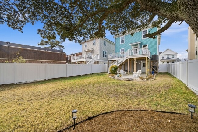 Building Photo - 9610 7th Bay St