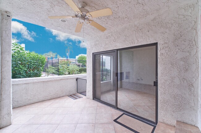 Building Photo - 616 Violeta Dr