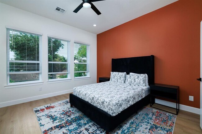 Building Photo - 3546 Seabrook St
