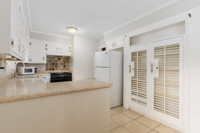Building Photo - Charming ranch - style home in an unbeatab...