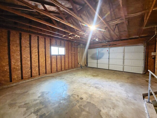 Building Photo - 1721 E 58th Ave
