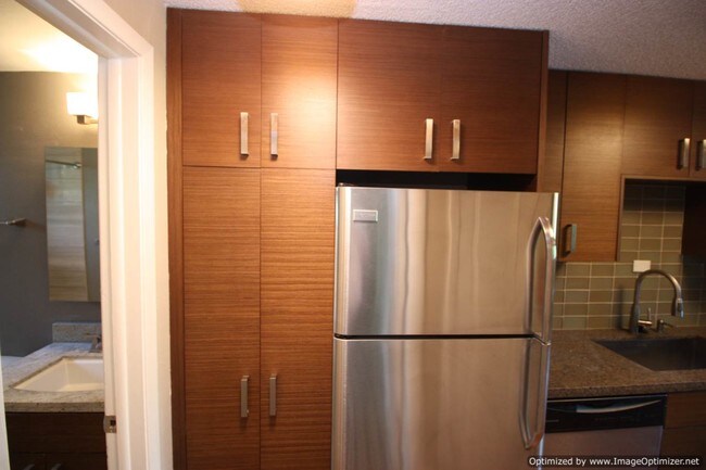 Building Photo - 1202 Logan