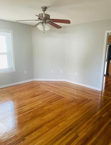 Building Photo - 10 Bradford St