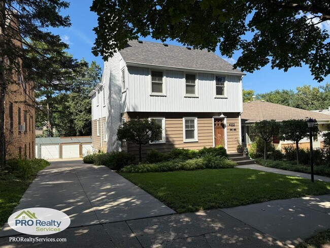 Building Photo - 2 Bedroom **$1,000 off 1 Month's Rent with...