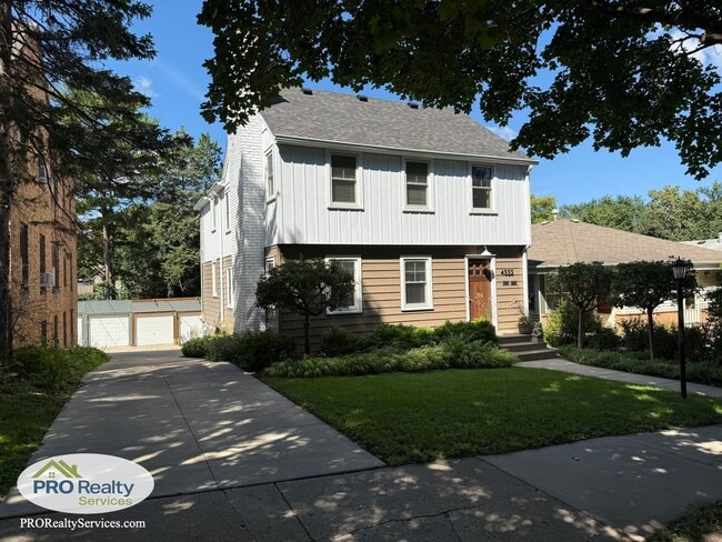 Building Photo - 2 Bedroom Upper Level Duplex Unit
