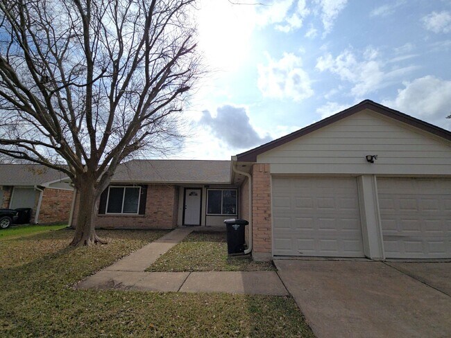 Building Photo - 19415 Southaven Dr