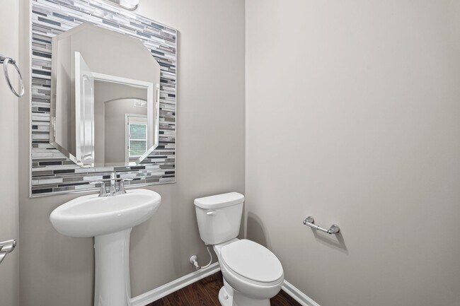 Building Photo - Spectacular 5 Bedrm, 3.5 Bath in the gated...