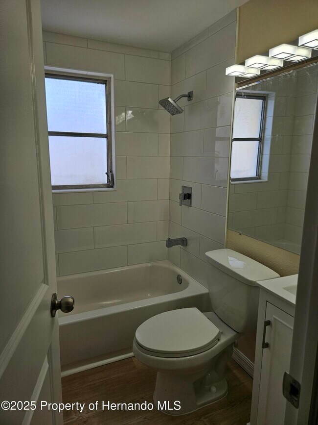 Building Photo - 13240 Starfish Dr