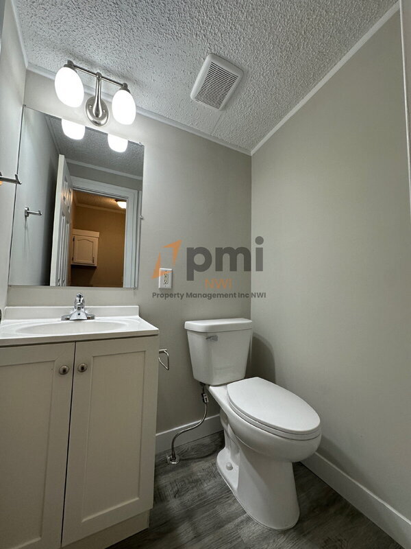 Building Photo - 798 Governor Rd