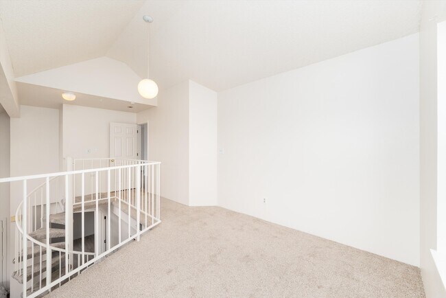 Building Photo - 6775 S Ivy St