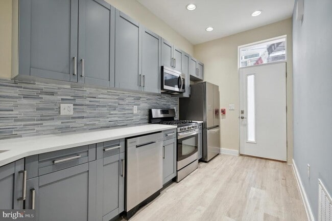 Building Photo - 2024 E Fletcher St