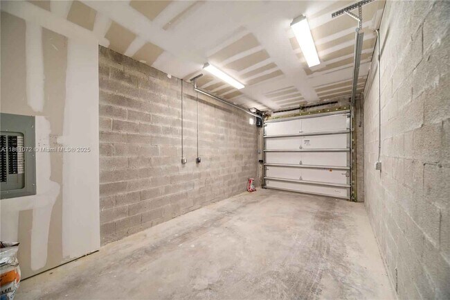 Building Photo - 3437 NW 9th Ct