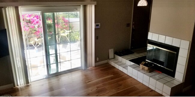 Building Photo - Gorgeous Townhouse in La Jolla Colony's Madrid Complex in the heart of UTC!
