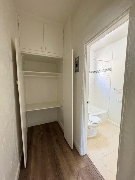 Building Photo - 808 2/5-805 N Poinsettia Pl