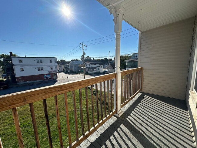 Building Photo - 449 Kelley St