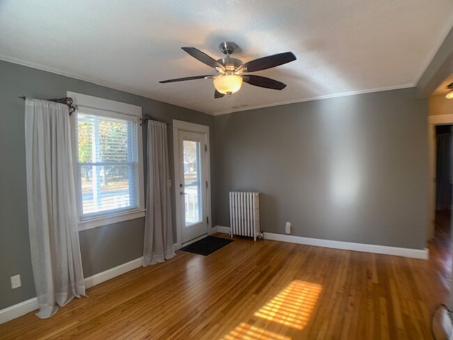 Building Photo - Super cute two-bedroom, two-bath single-fa...